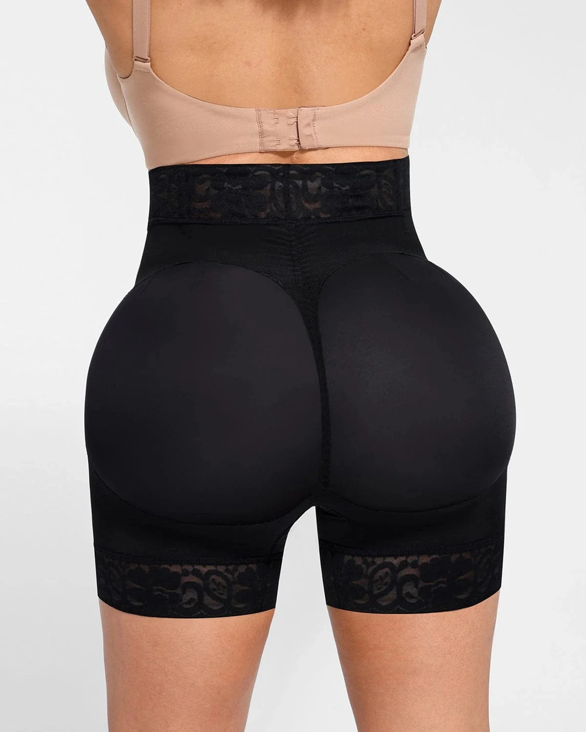 Short gainant en dentelle à taille mi-haute