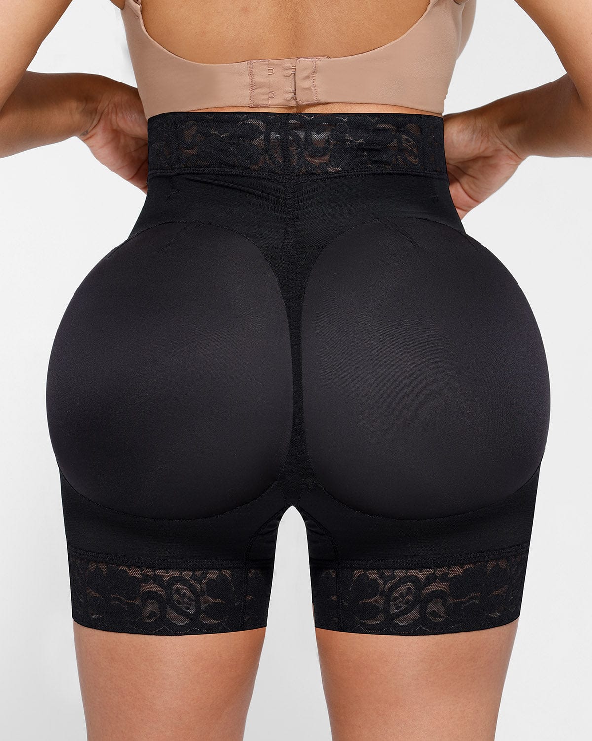 Short gainant en dentelle à taille mi-haute