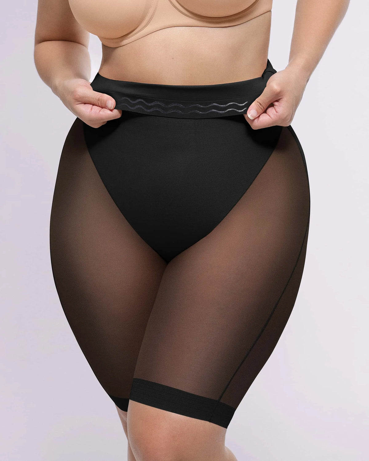 MeshSmooth™ Po-Lifting-Shorts (über dem Knie)