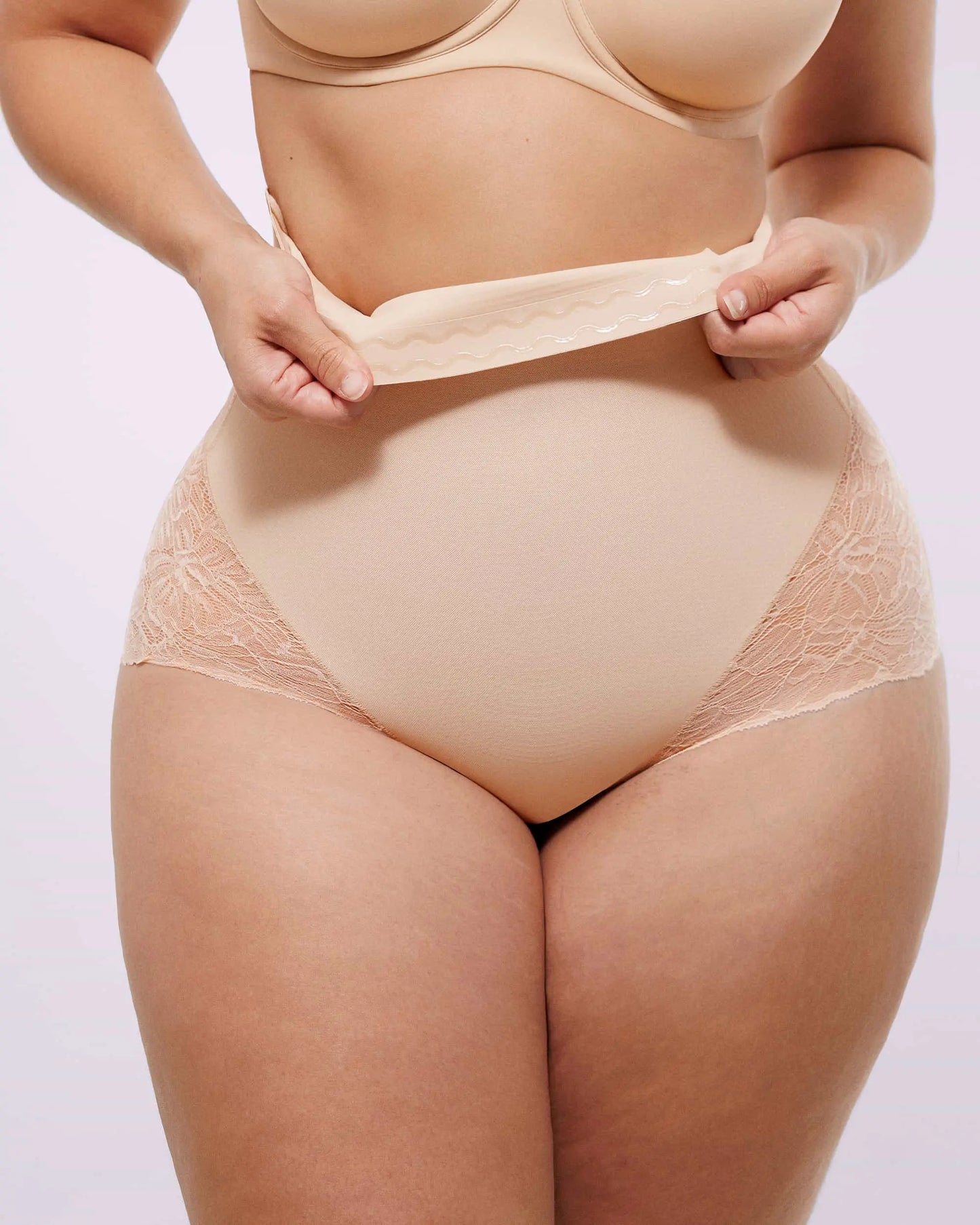 MeshSmooth™ High-Waisted  Sheer Lace Brief