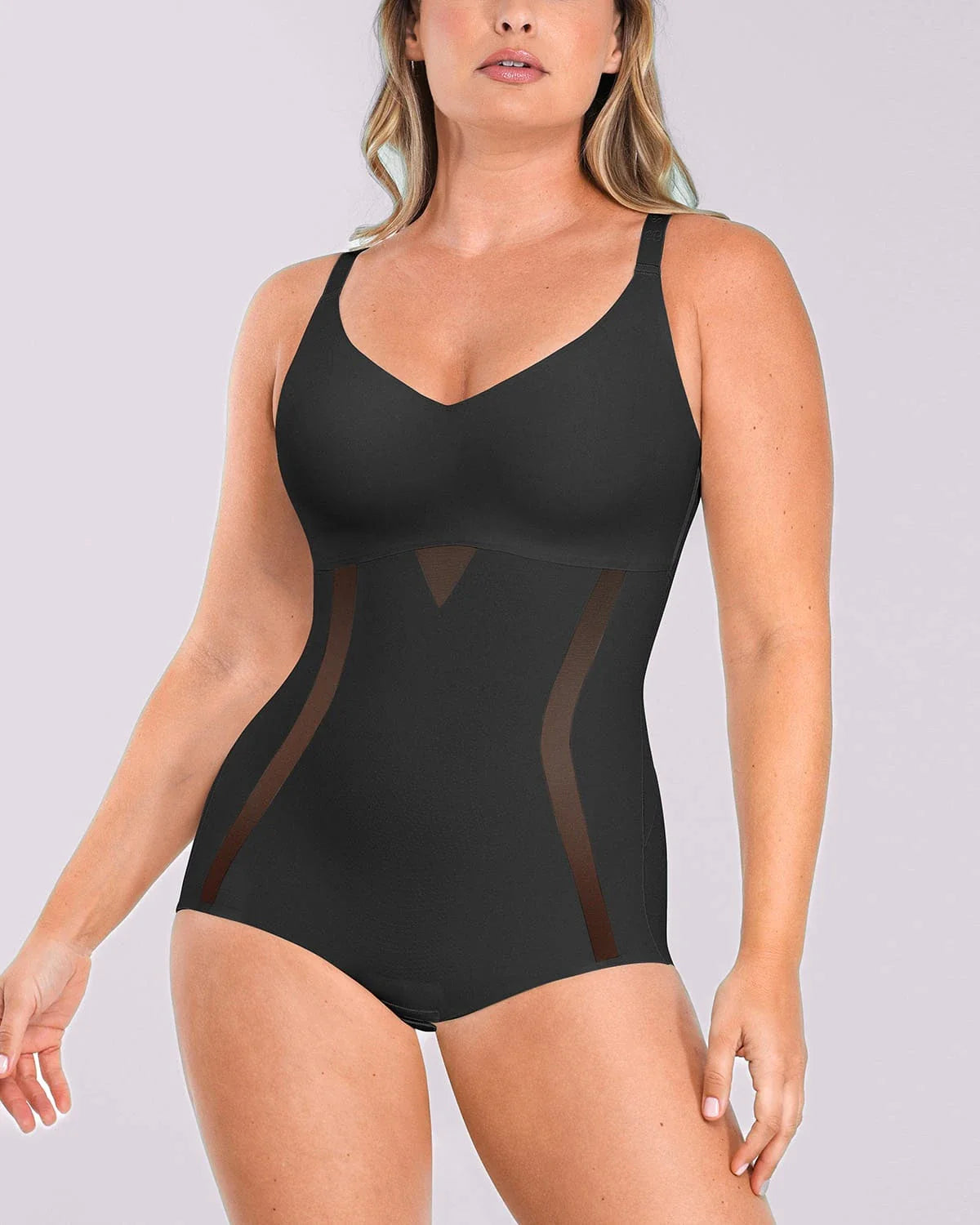Curve Code™ Contour Comfy formender Body mit glättendem Effekt