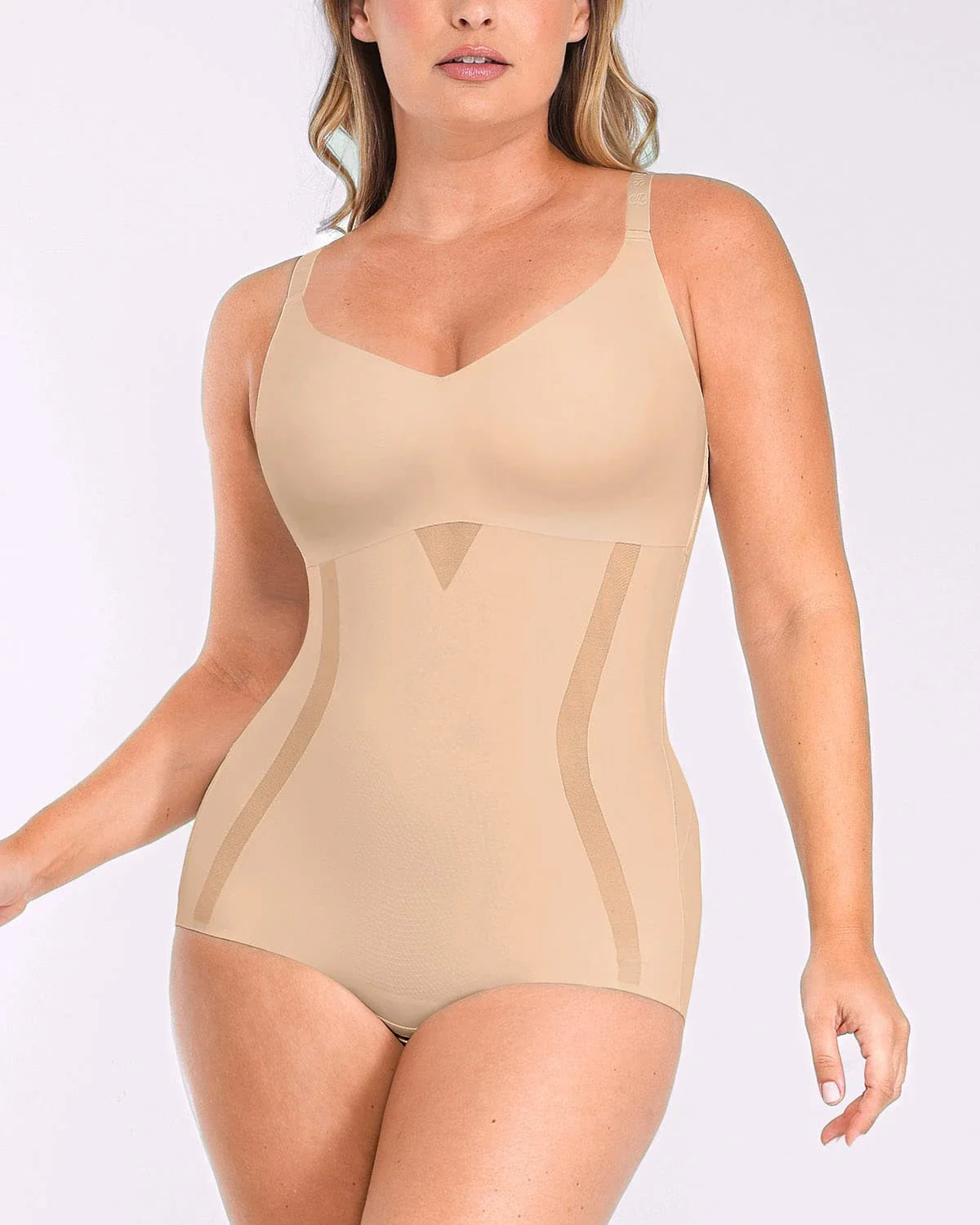 Curve Code™ Contour Comfy formender Body mit glättendem Effekt