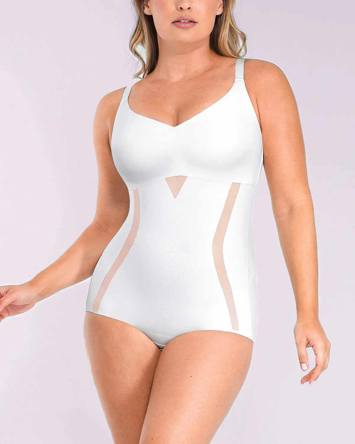 Curve Code™ Contour Comfy formender Body mit glättendem Effekt